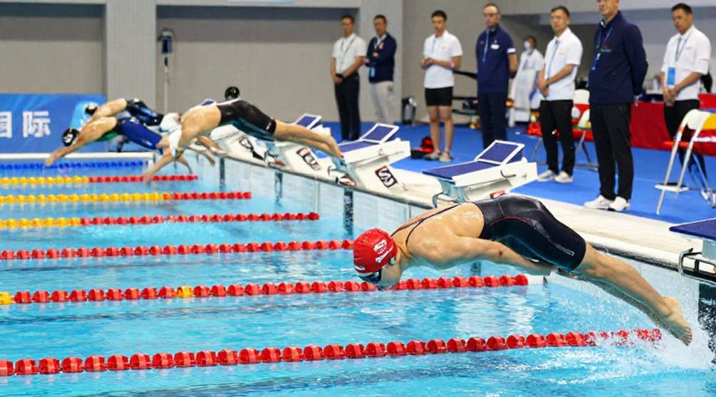 Max Barnes cam kết với SMU: 13 giây bùng nổ và 6,6 giây chưa lấp
