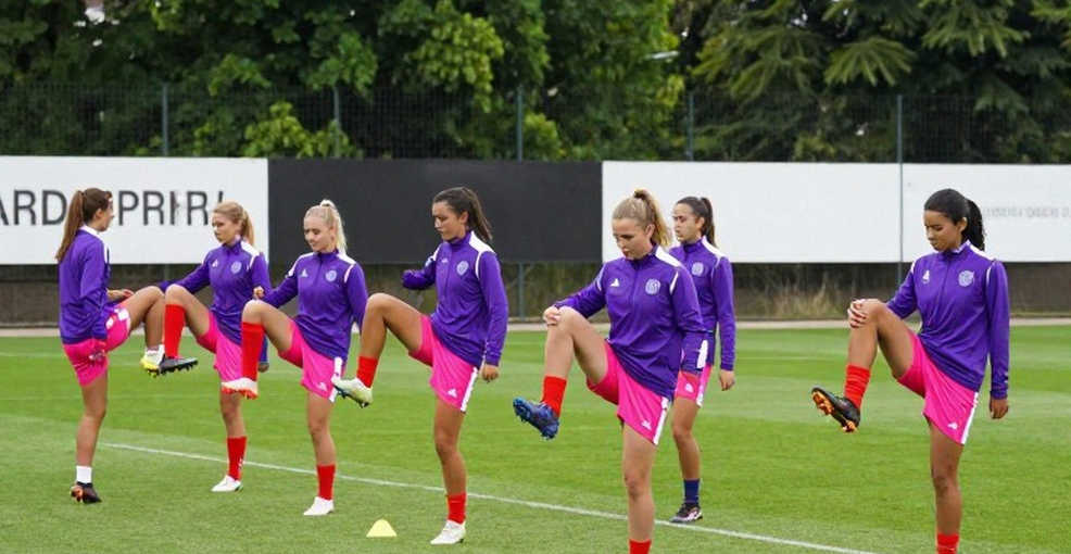 Araújo, Liverpool và bài toán hai vị trí trước Villarreal