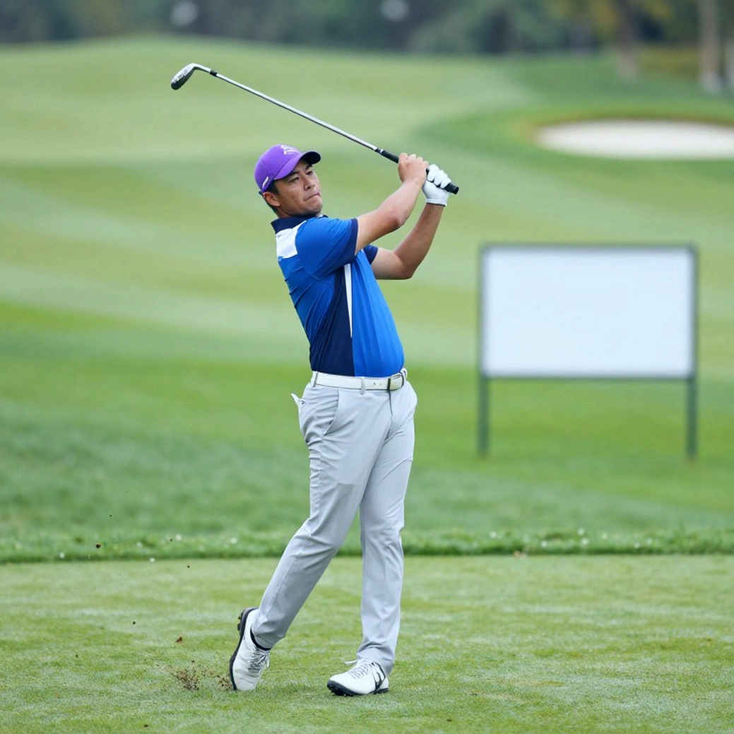 Lowry one-putt trọn chín hố cuối, dẫn bốn gậy ở Irish Open